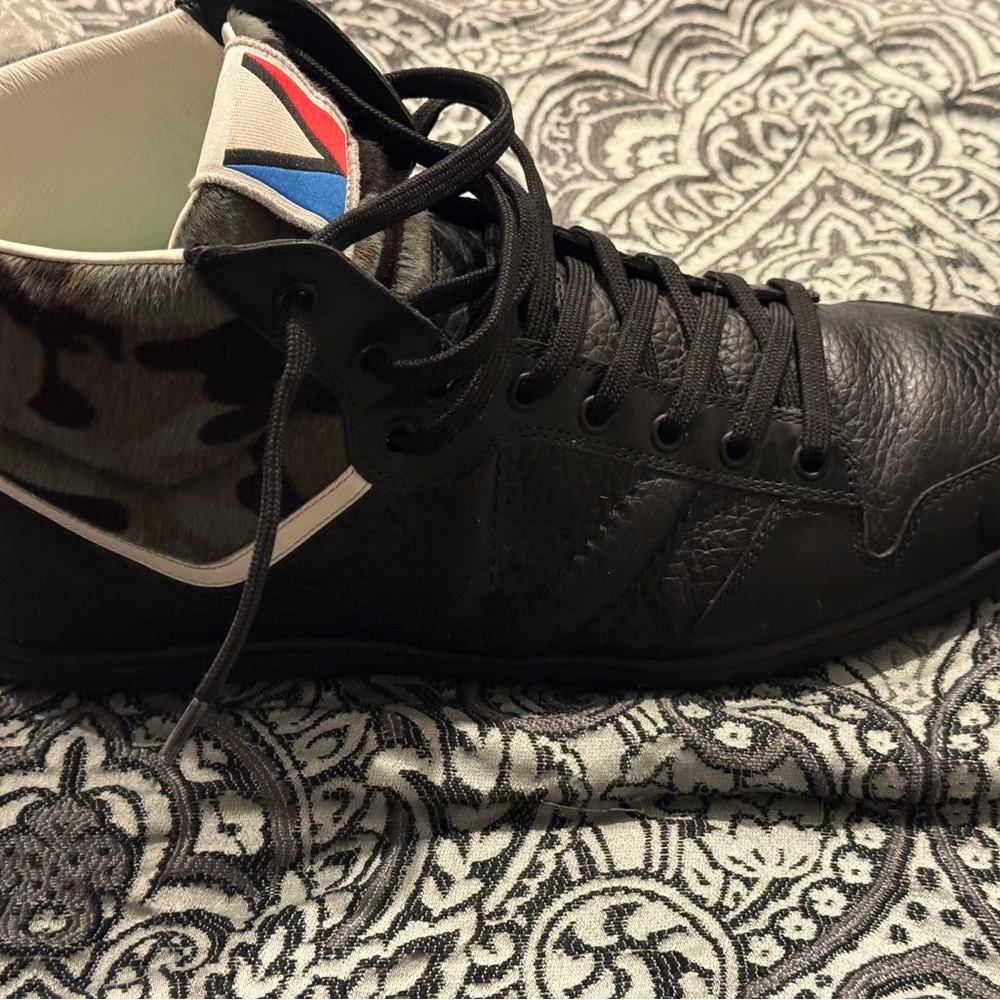 Louis Vuitton Camo&black leather high top sneakers men’s size 7.5 like new